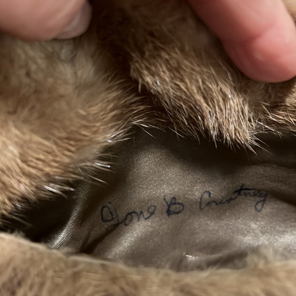 Vintage Canadian Fur co. Pittsburg PA. wrap coat Golden tan jacket cape. Size S - Picture 12 of 12